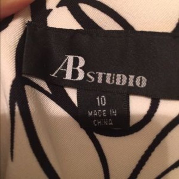 Ladies Dress - Picture 2 of 3